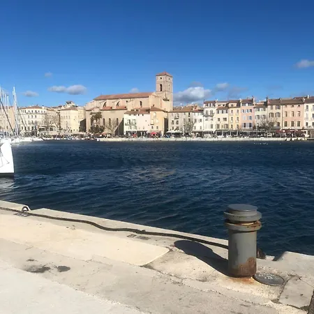 Apartment La Fontaine De La Place La Ciotat